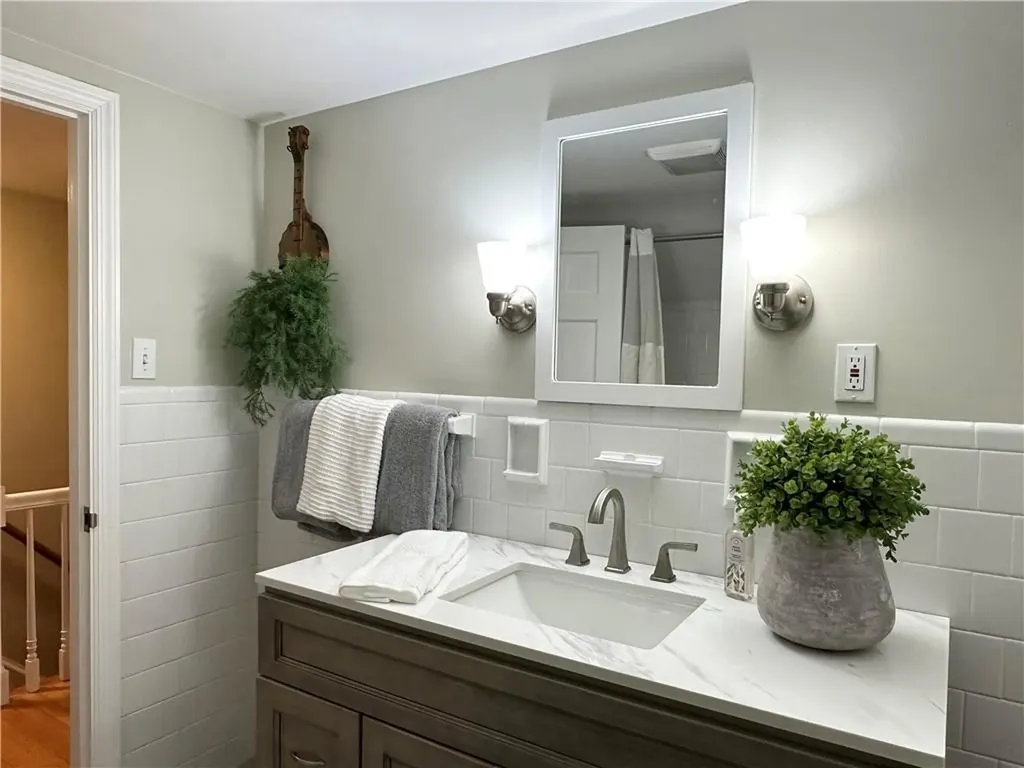 466 Squantum Drive Warwick RI 02888