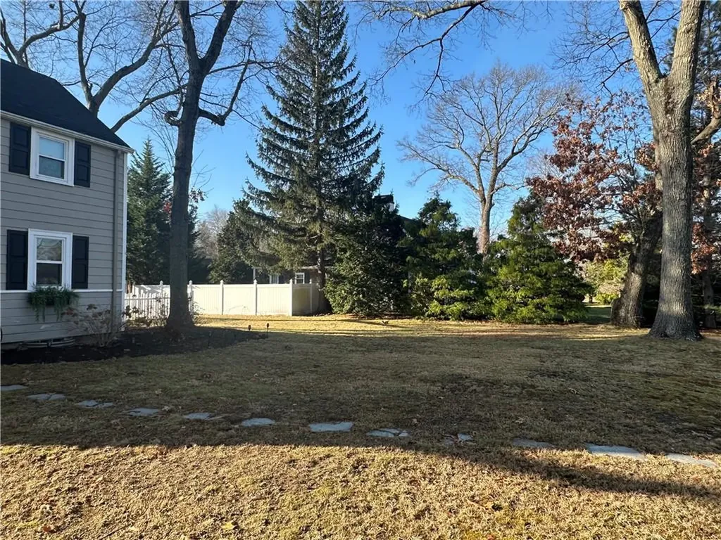 466 Squantum Drive Warwick RI 02888