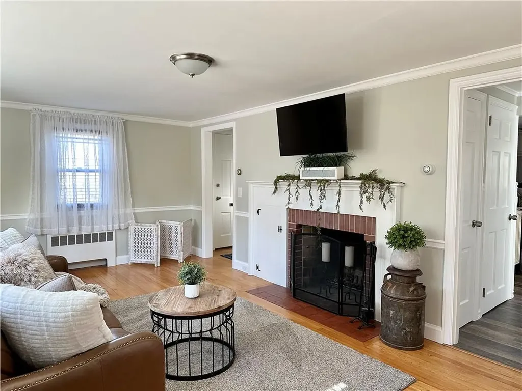 466 Squantum Drive Warwick RI 02888