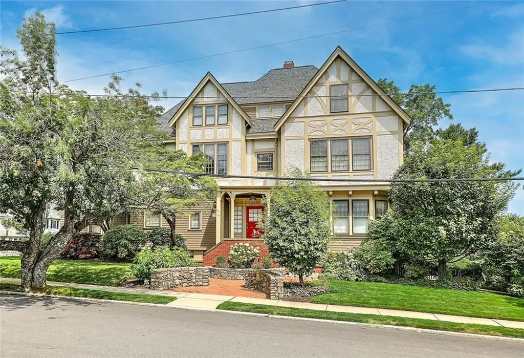 215 Arlington Avenue Providence RI 02906