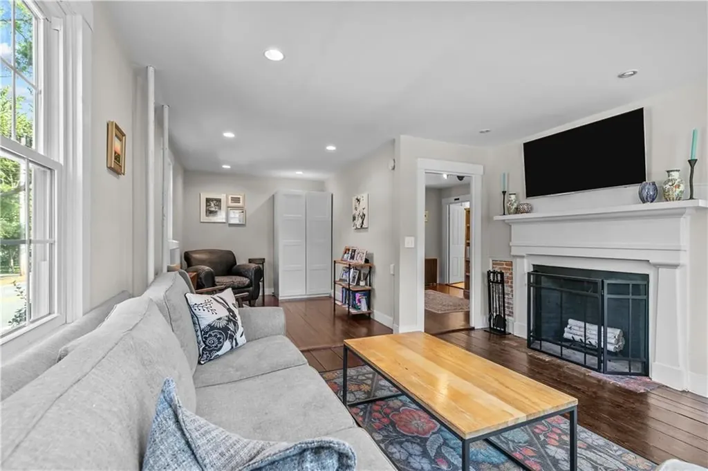 487 Sowams Road Barrington RI 02806
