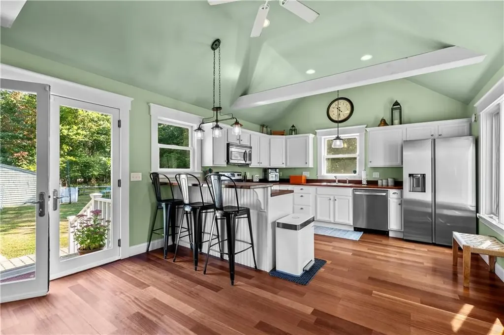 487 Sowams Road Barrington RI 02806