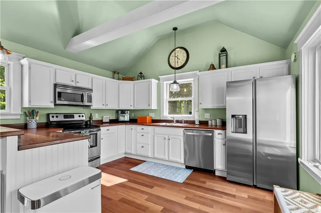 487 Sowams Road Barrington RI 02806