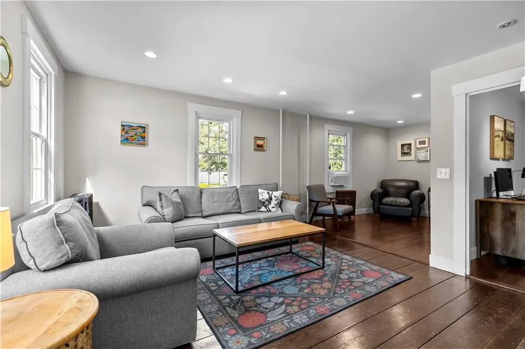 487 Sowams Road Barrington RI 02806