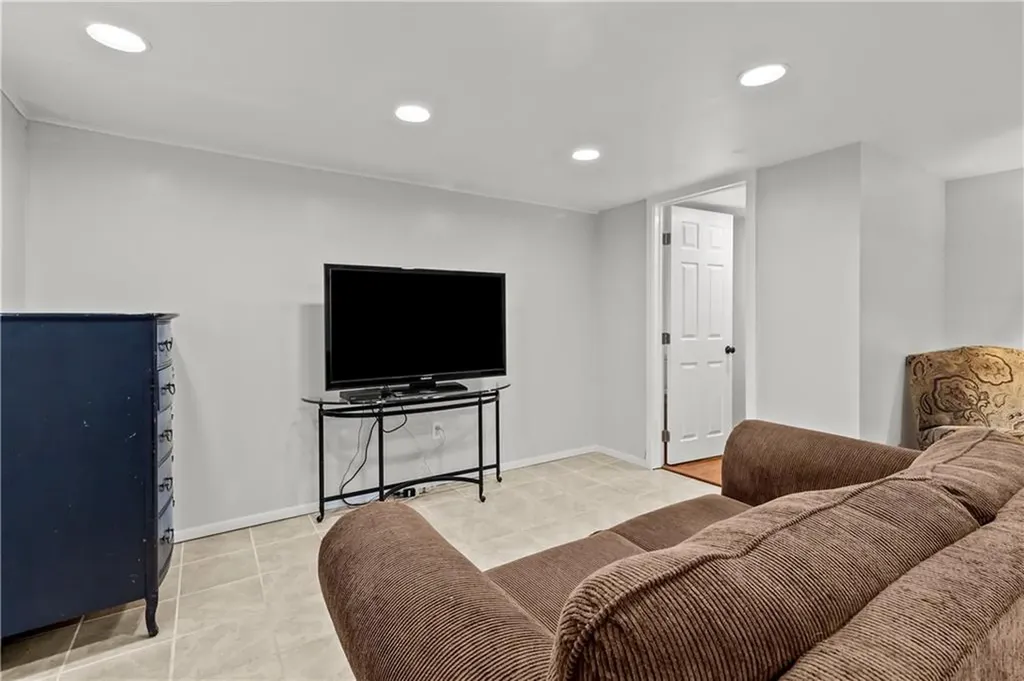 110 Enfield Avenue Providence RI 02908