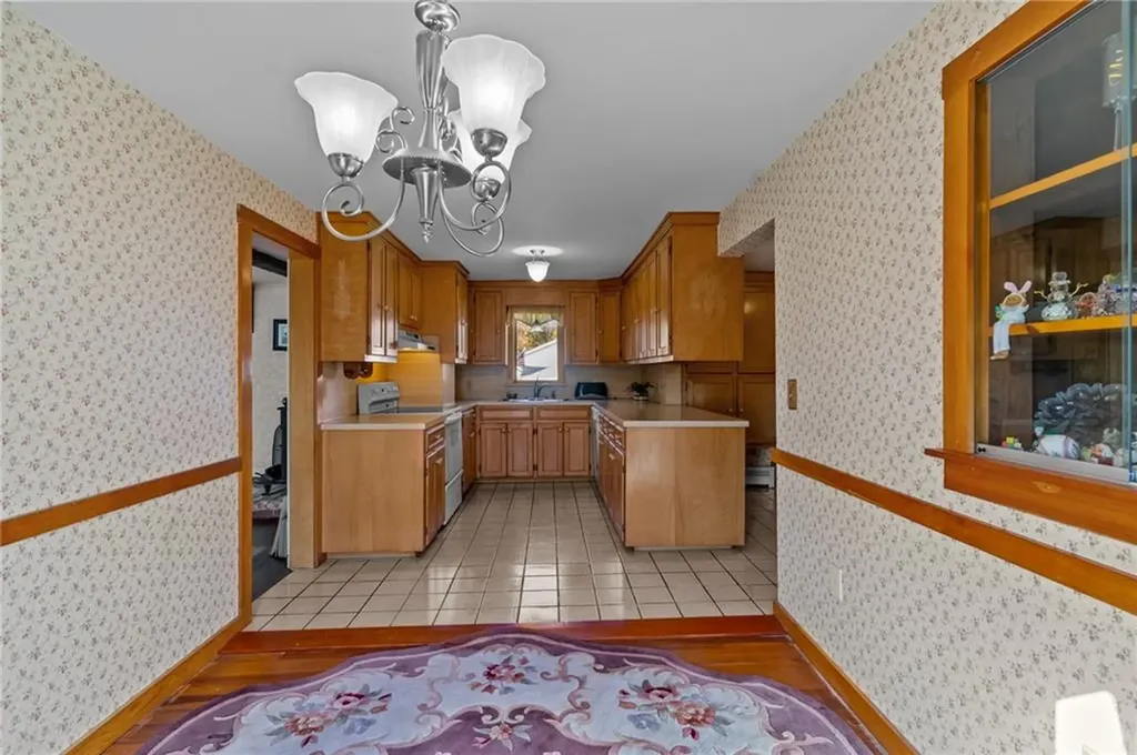 165 Vaughn Avenue Warwick RI 02886