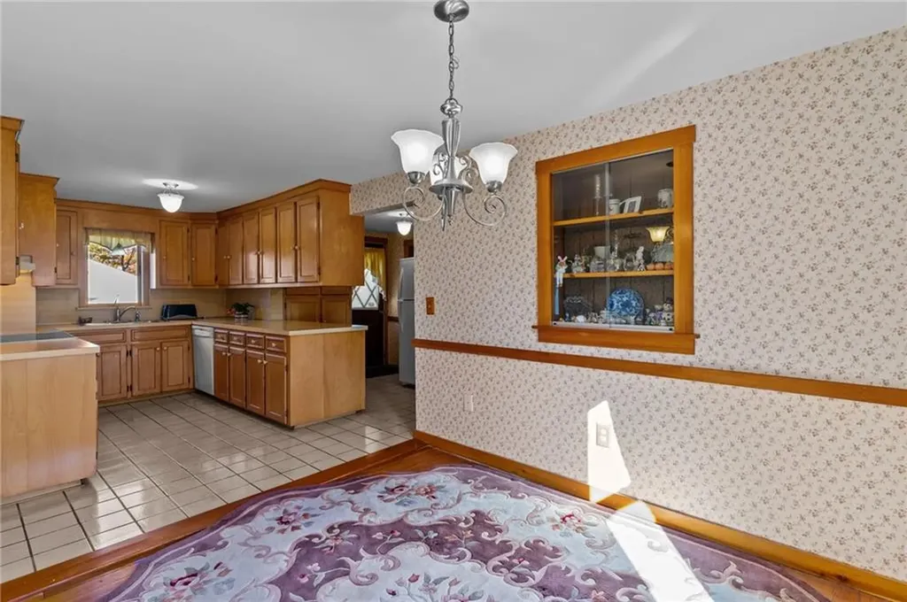 165 Vaughn Avenue Warwick RI 02886