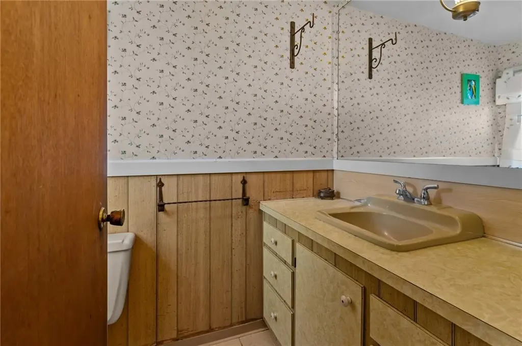 165 Vaughn Avenue Warwick RI 02886