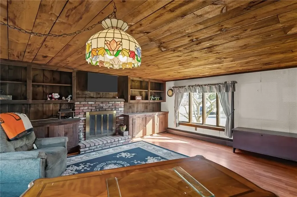 165 Vaughn Avenue Warwick RI 02886