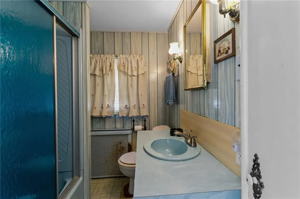 165 Vaughn Avenue Warwick RI 02886