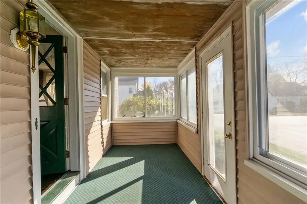 165 Vaughn Avenue Warwick RI 02886