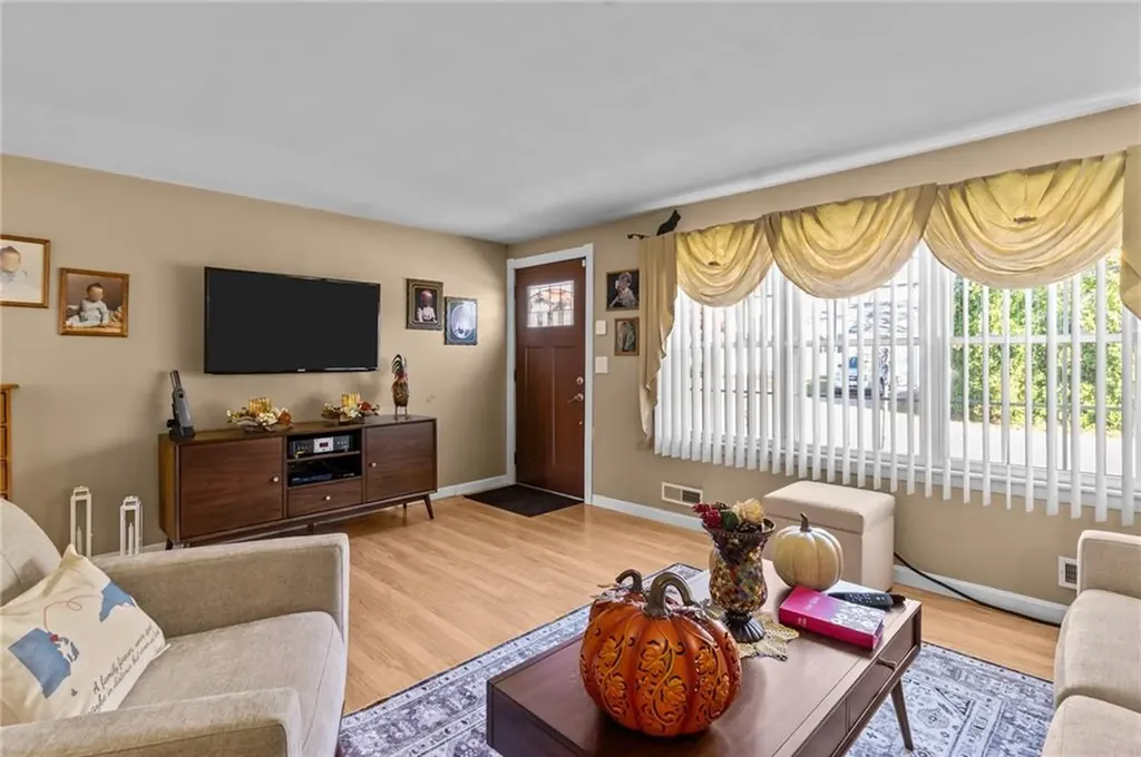 97 Becker Avenue East Providence RI 02915