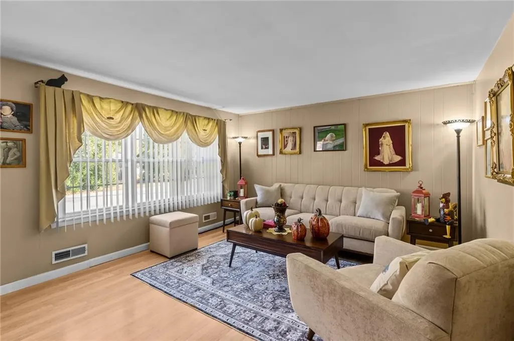 97 Becker Avenue East Providence RI 02915