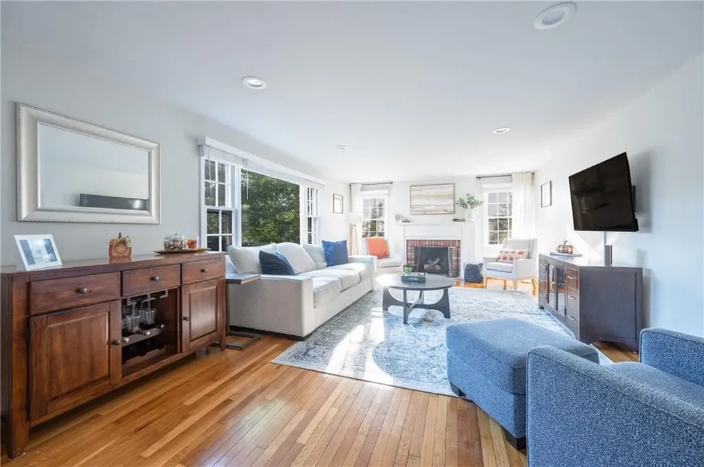 15 Grant Lane Cumberland RI 02864