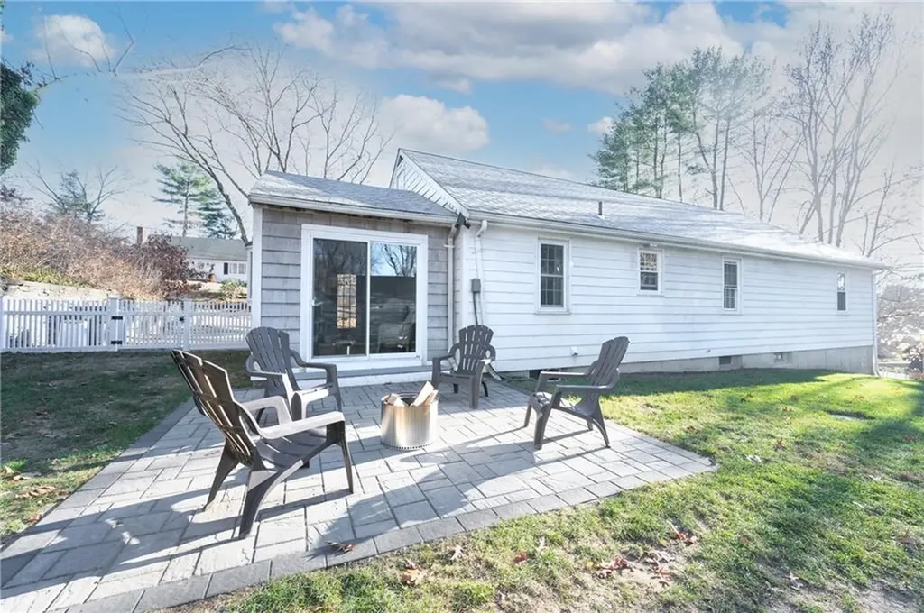15 Grant Lane Cumberland RI 02864