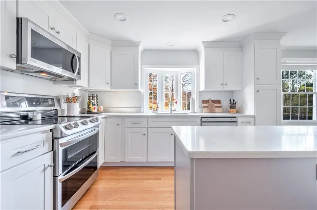 15 Grant Lane Cumberland RI 02864