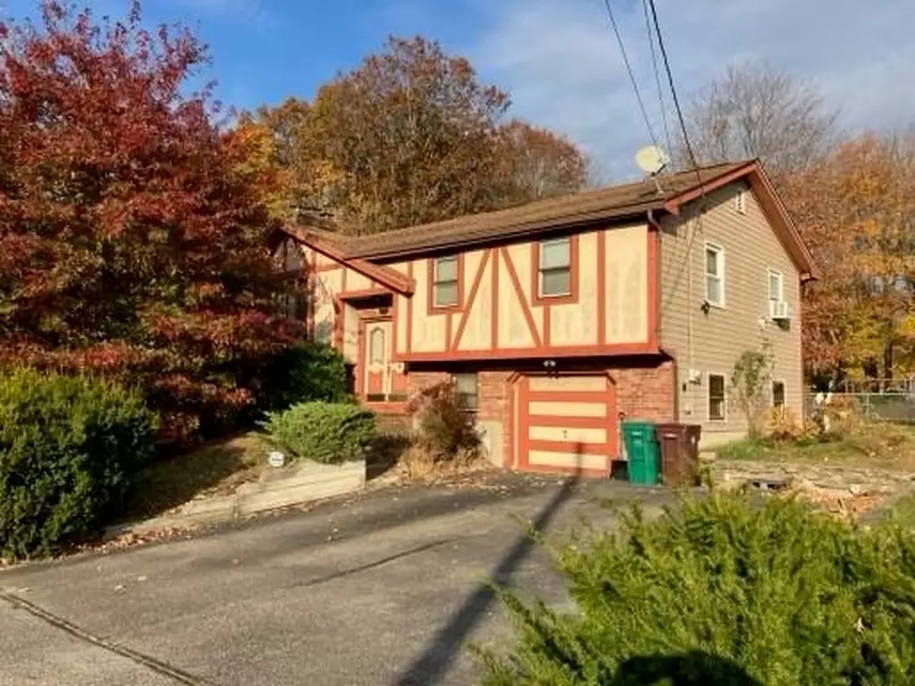 62 Lucille Street Woonsocket RI 02895
