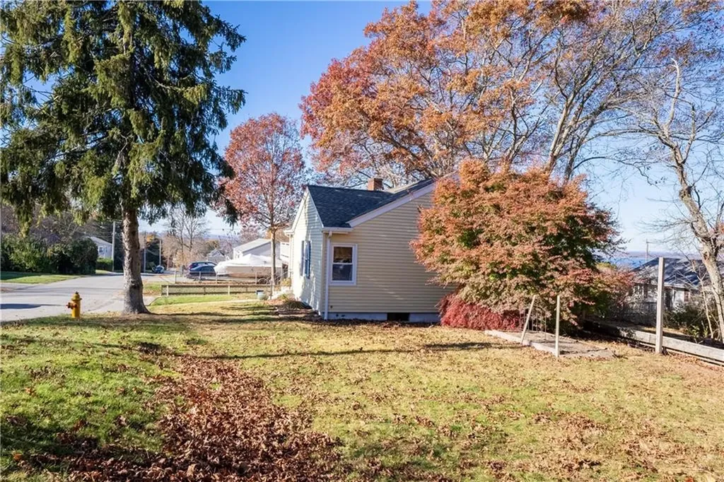 92 Pocasset Avenue Tiverton RI 02878