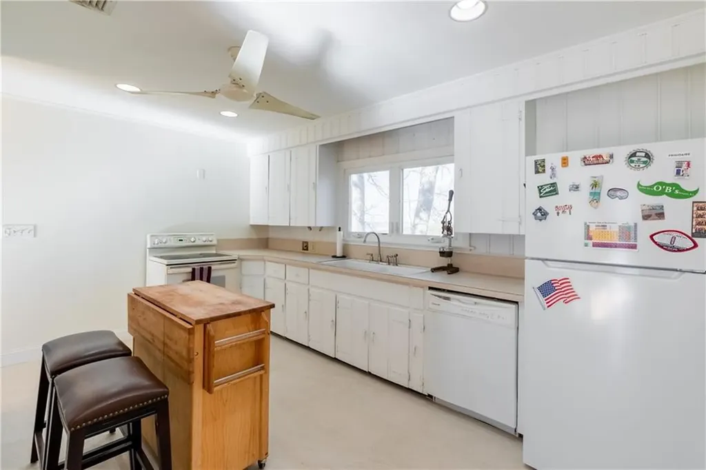 92 Pocasset Avenue Tiverton RI 02878
