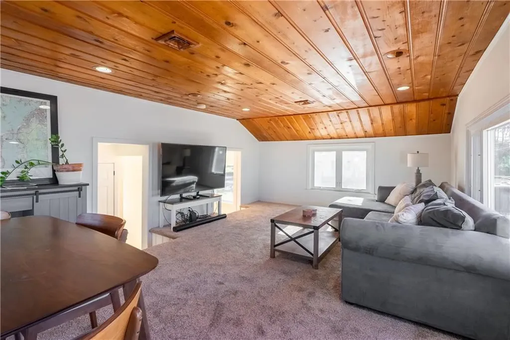92 Pocasset Avenue Tiverton RI 02878