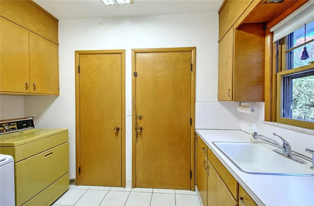 15 Bedford Road Pawtucket RI 02860