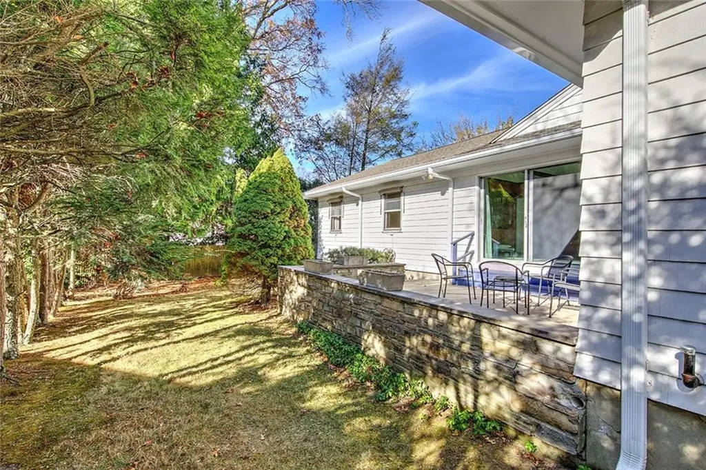 15 Bedford Road Pawtucket RI 02860