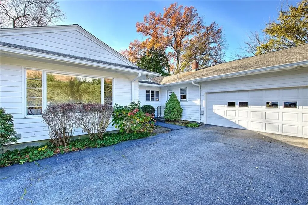 15 Bedford Road Pawtucket RI 02860