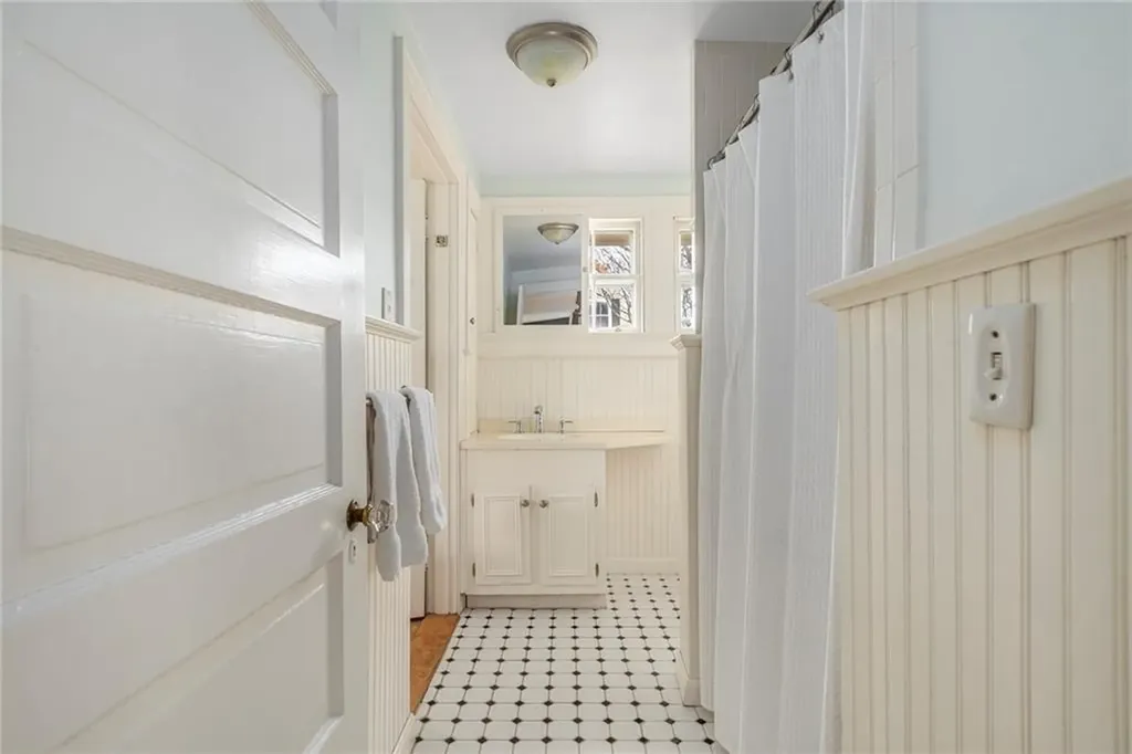 17 Rhode Island Avenue Providence RI 02906