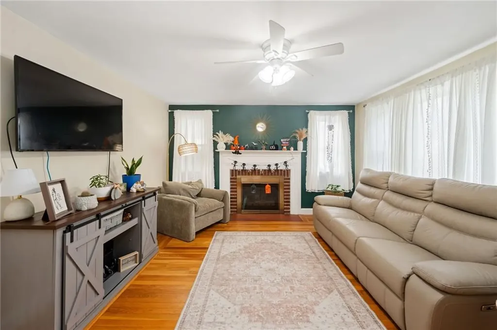 517 Buttonwoods Avenue Warwick RI 02886