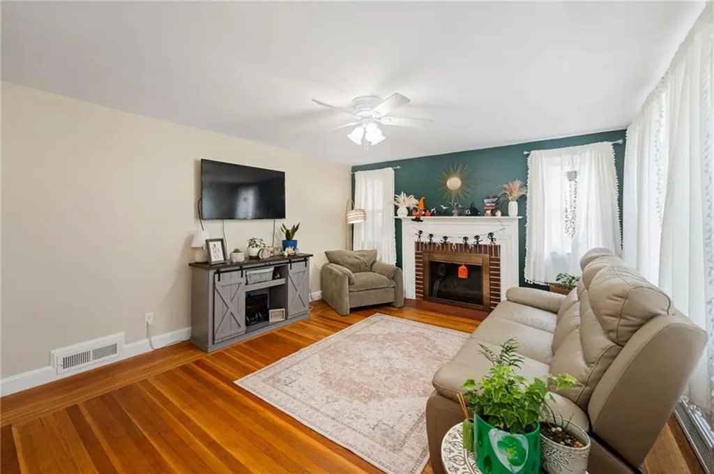 517 Buttonwoods Avenue Warwick RI 02886