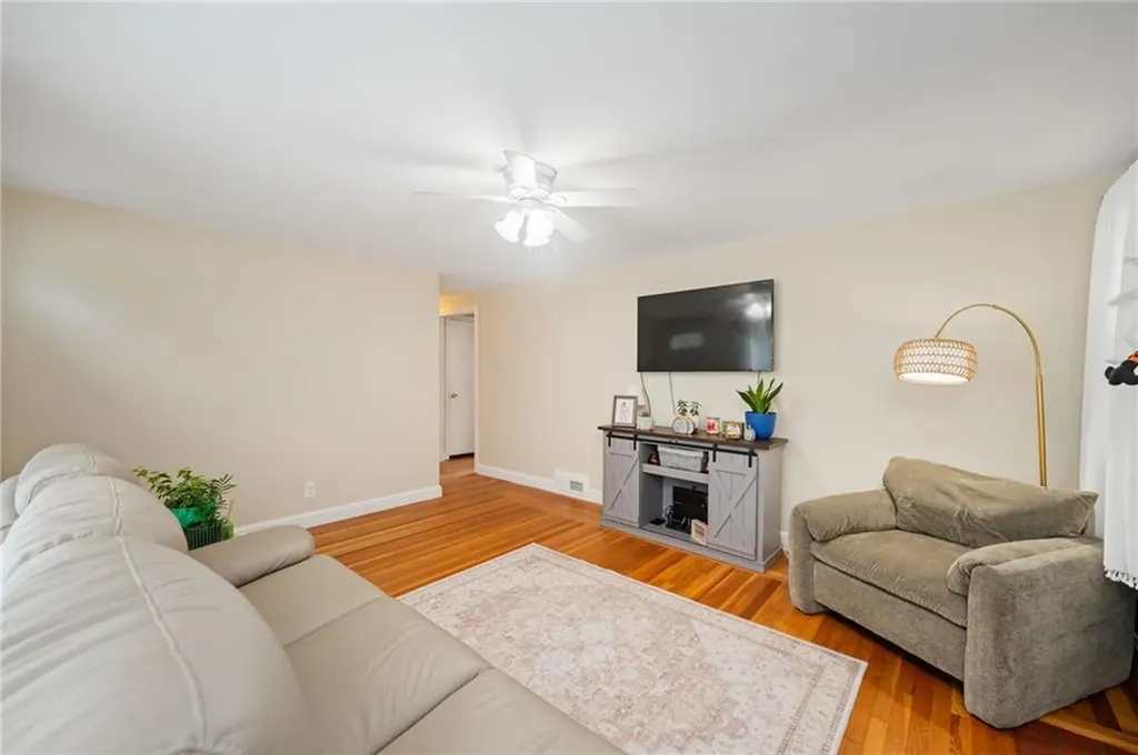 517 Buttonwoods Avenue Warwick RI 02886