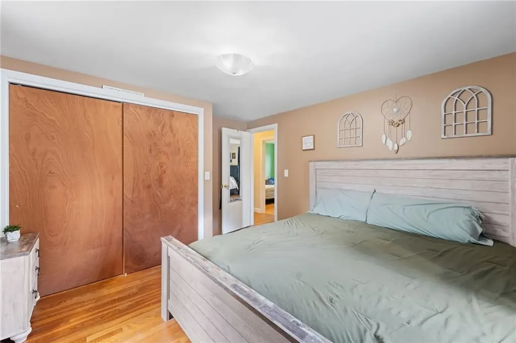 517 Buttonwoods Avenue Warwick RI 02886