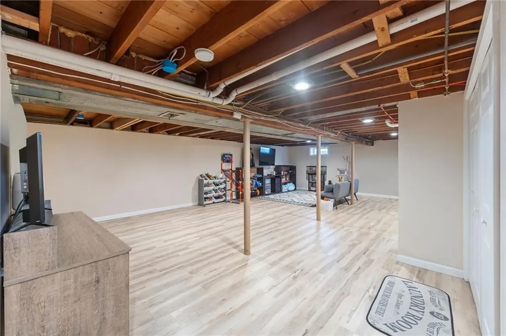 517 Buttonwoods Avenue Warwick RI 02886