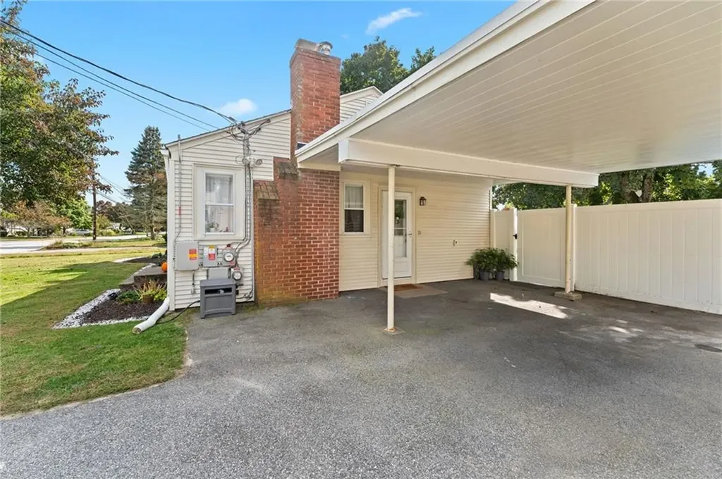 517 Buttonwoods Avenue Warwick RI 02886