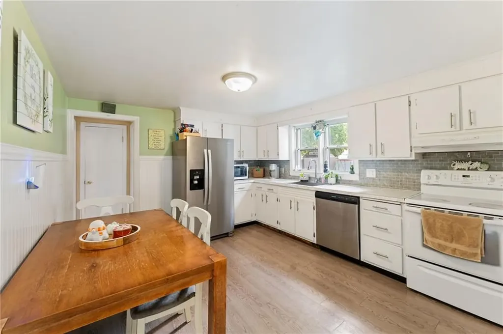 517 Buttonwoods Avenue Warwick RI 02886