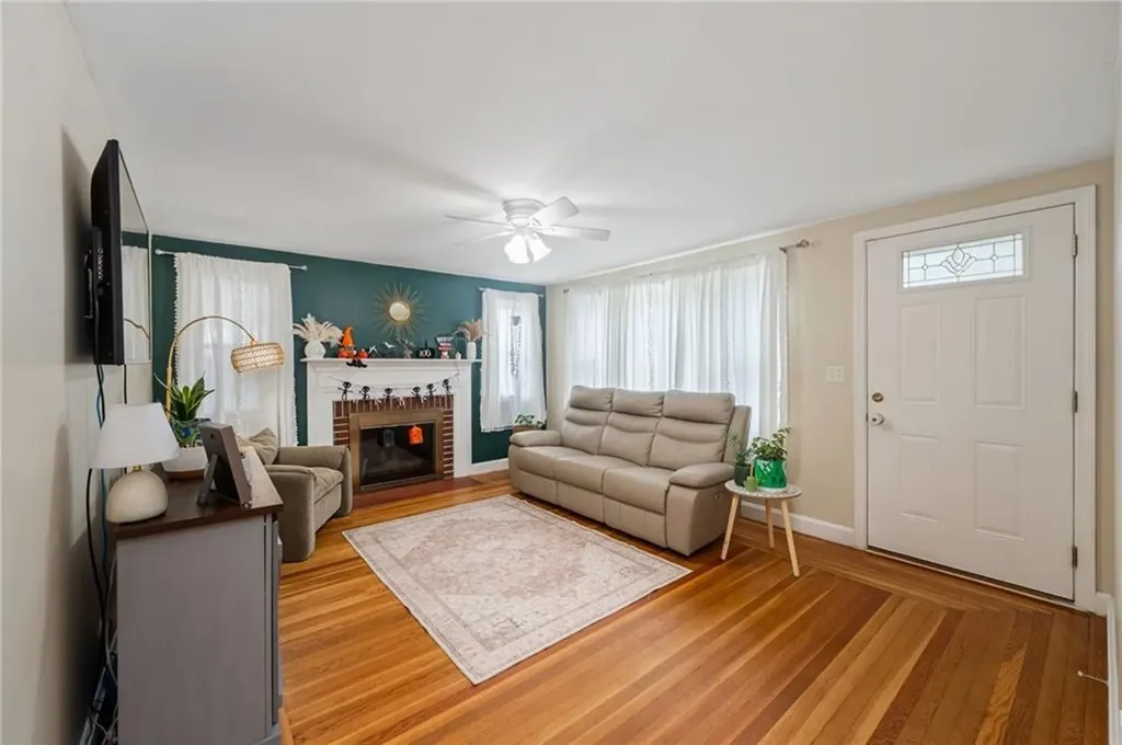 517 Buttonwoods Avenue Warwick RI 02886