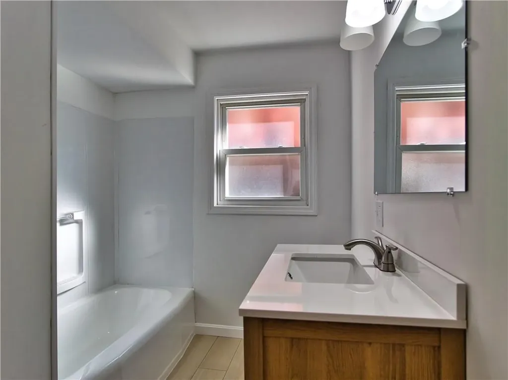 102 Canonicus Street Tiverton RI 02878