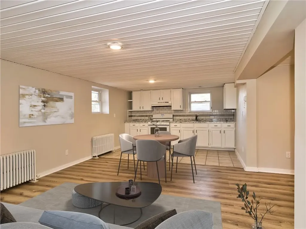 102 Canonicus Street Tiverton RI 02878