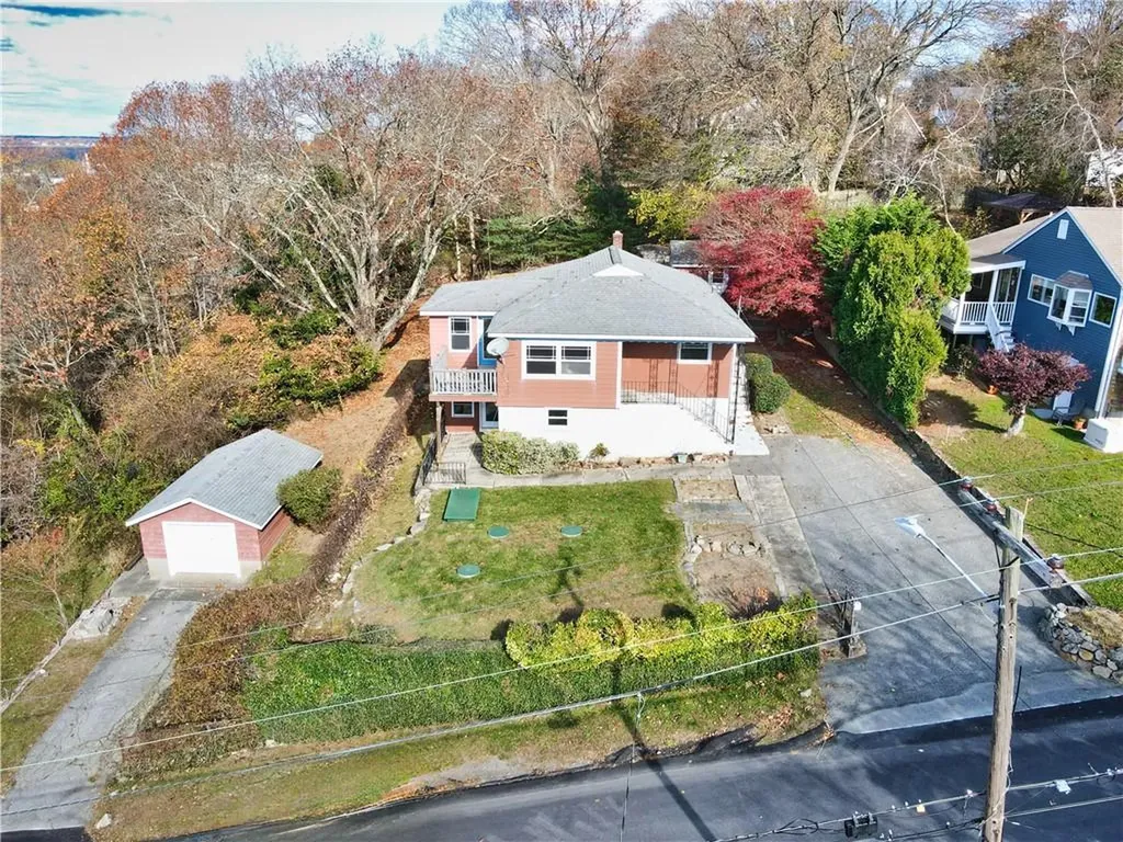 102 Canonicus Street Tiverton RI 02878