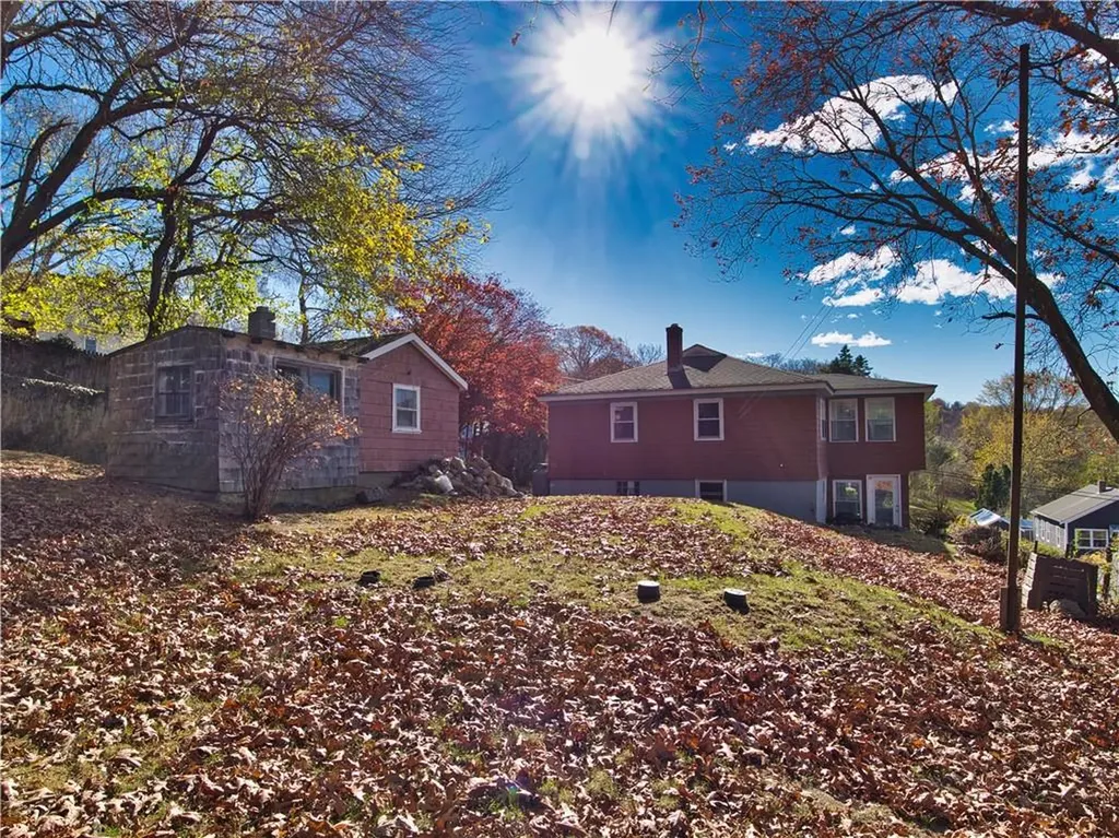102 Canonicus Street Tiverton RI 02878