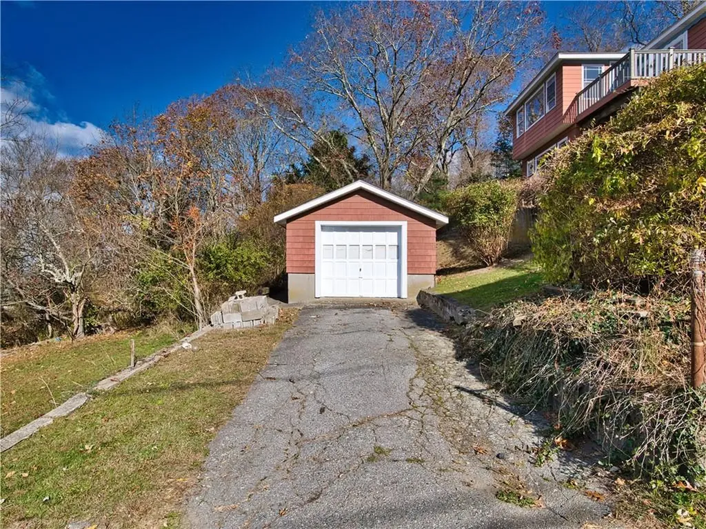 102 Canonicus Street Tiverton RI 02878