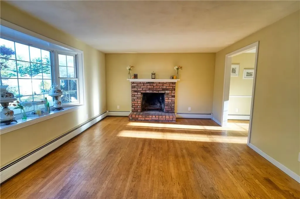 18 Kingswood Drive Coventry RI 02816