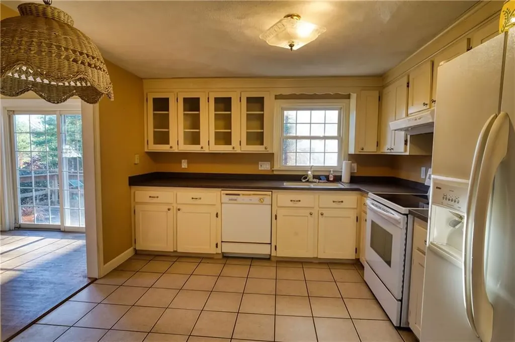 18 Kingswood Drive Coventry RI 02816