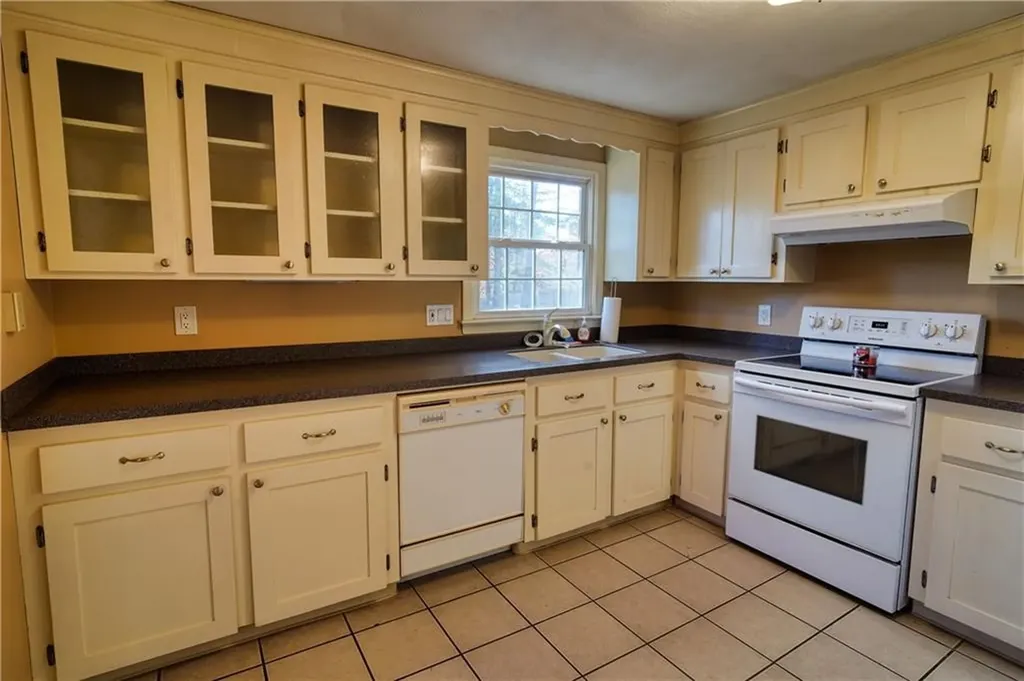 18 Kingswood Drive Coventry RI 02816