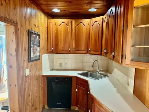 170 Rutherglen Avenue Providence RI 02907