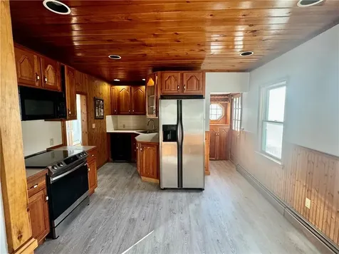 170 Rutherglen Avenue Providence RI 02907