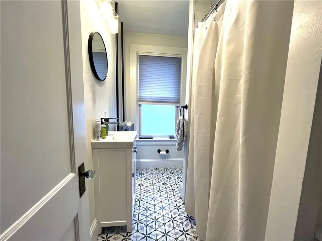 18 Apthorp Avenue Newport RI 02840