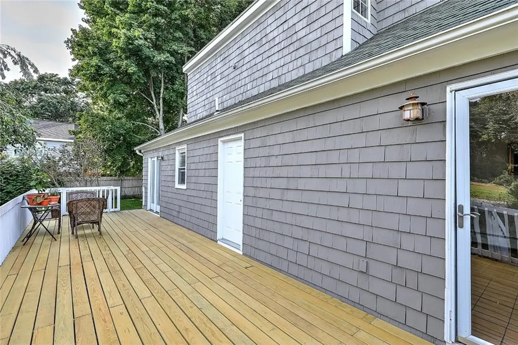 141 Shawomet Avenue Warwick RI 02889