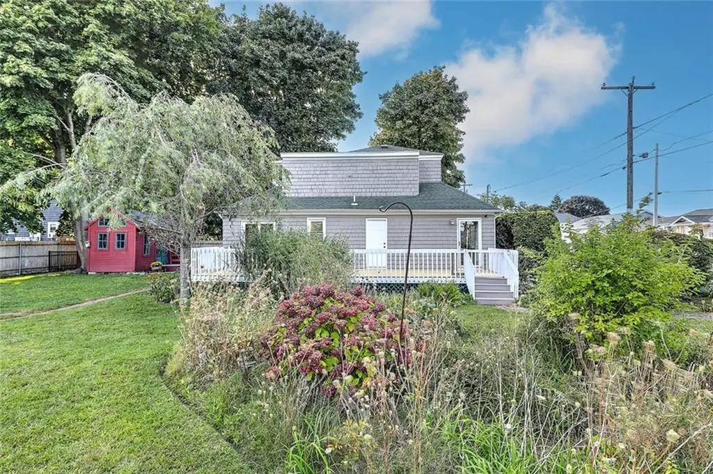 141 Shawomet Avenue Warwick RI 02889