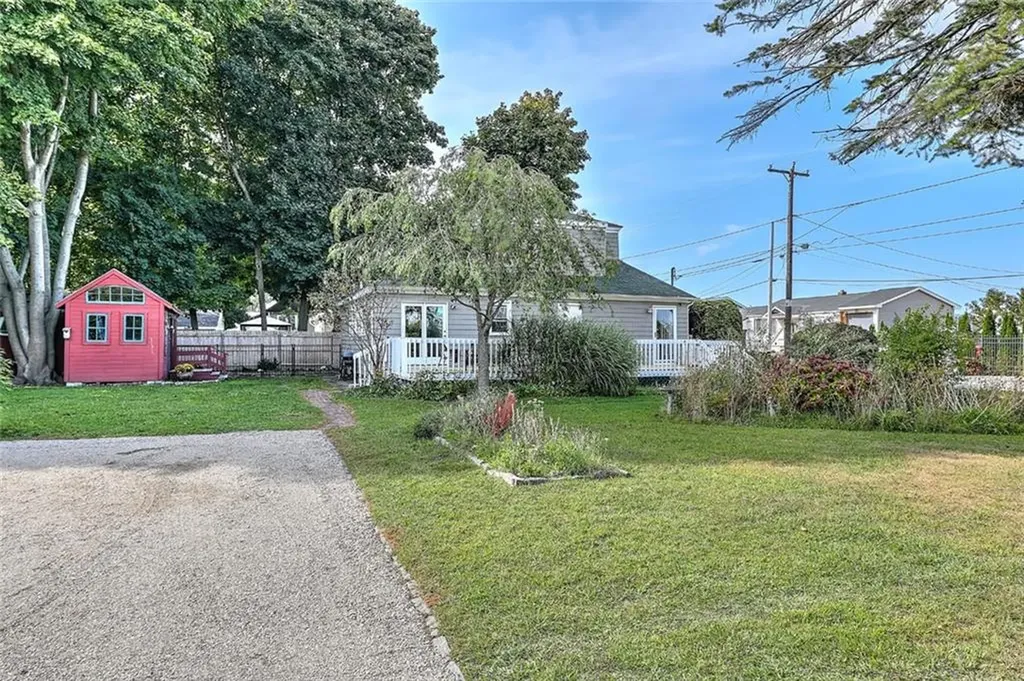 141 Shawomet Avenue Warwick RI 02889